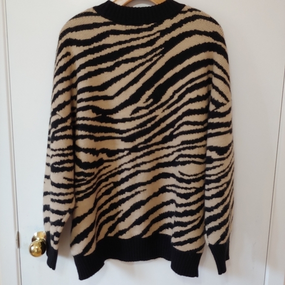 SANCTUARY zebra print long sleeves sweater - Picture 8 of 11